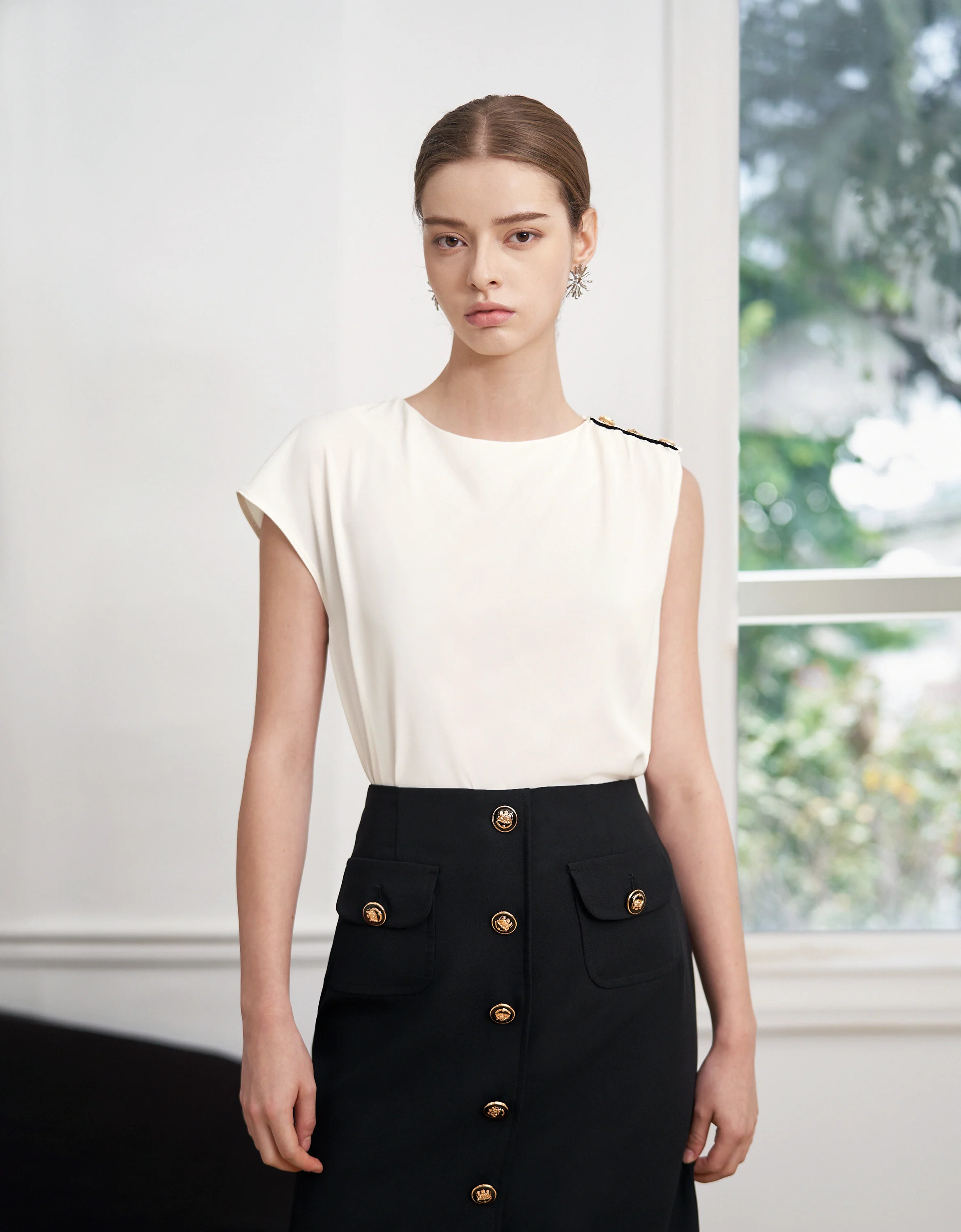 Asymmetric Sleeve Shoulder Button Round Neck Top - Image 5
