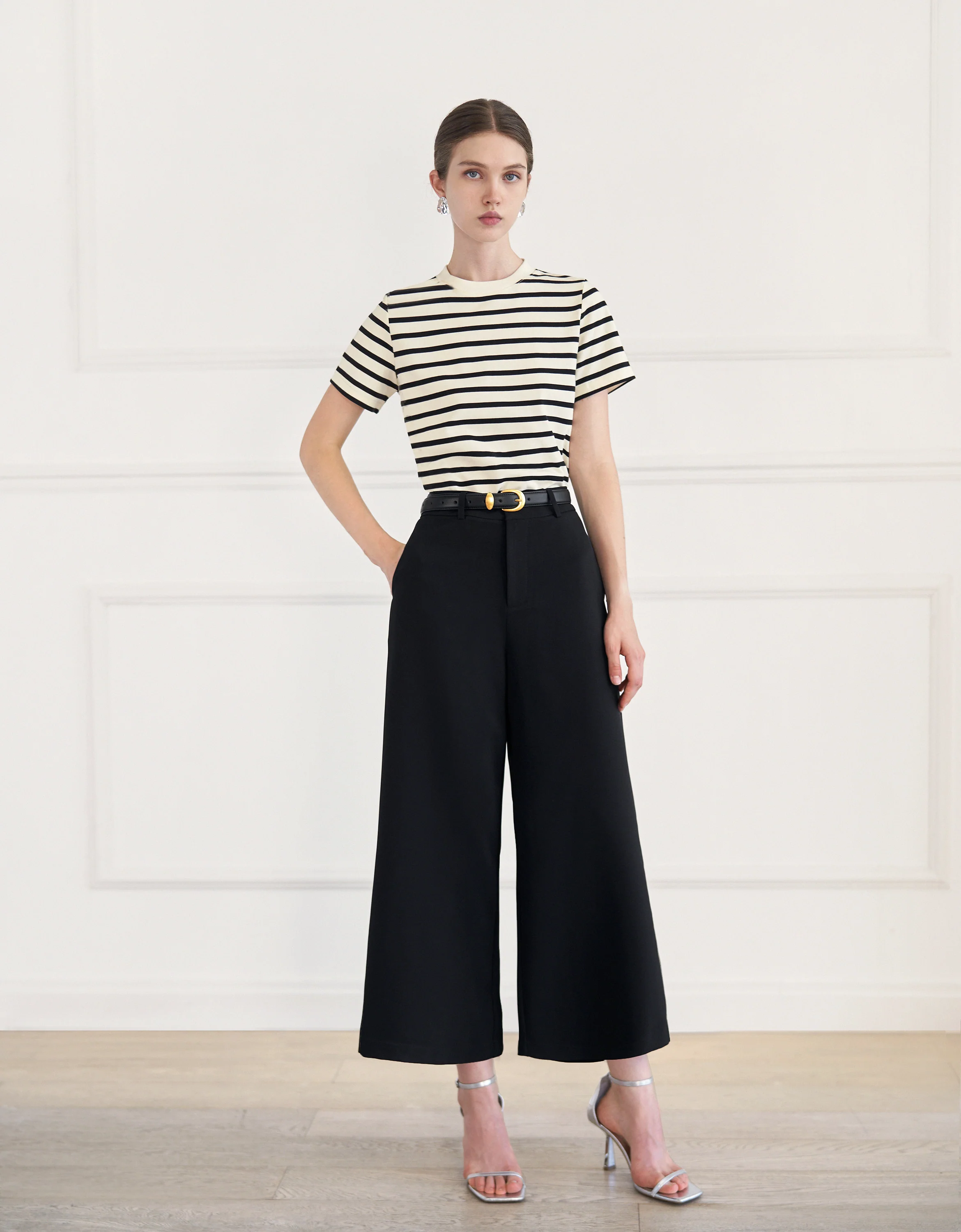 Contrast Neckline Stripe T-Shirt