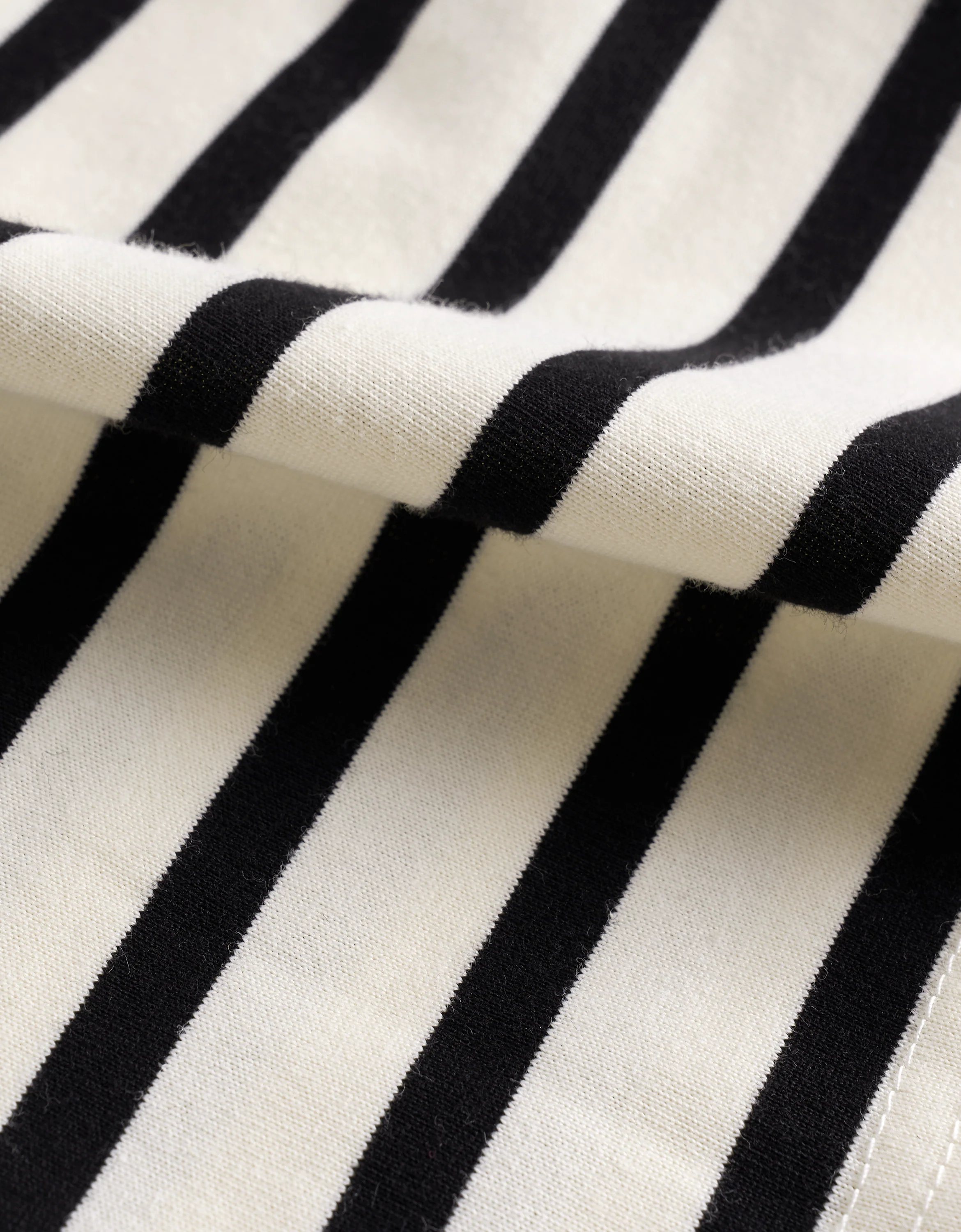 Contrast Neckline Stripe T-Shirt - Image 10