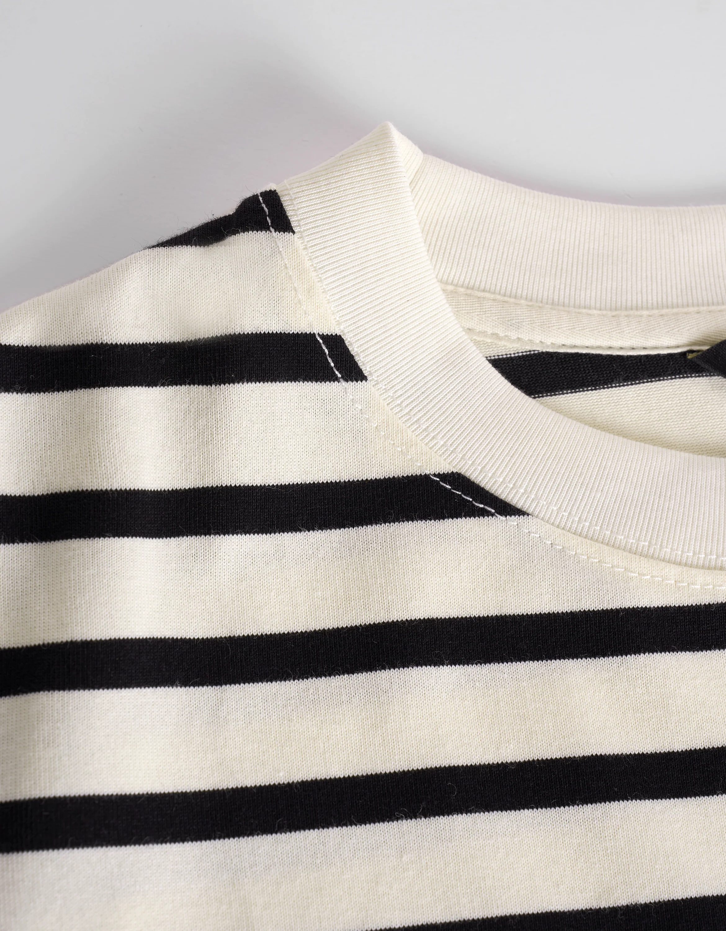Contrast Neckline Stripe T-Shirt - Image 9