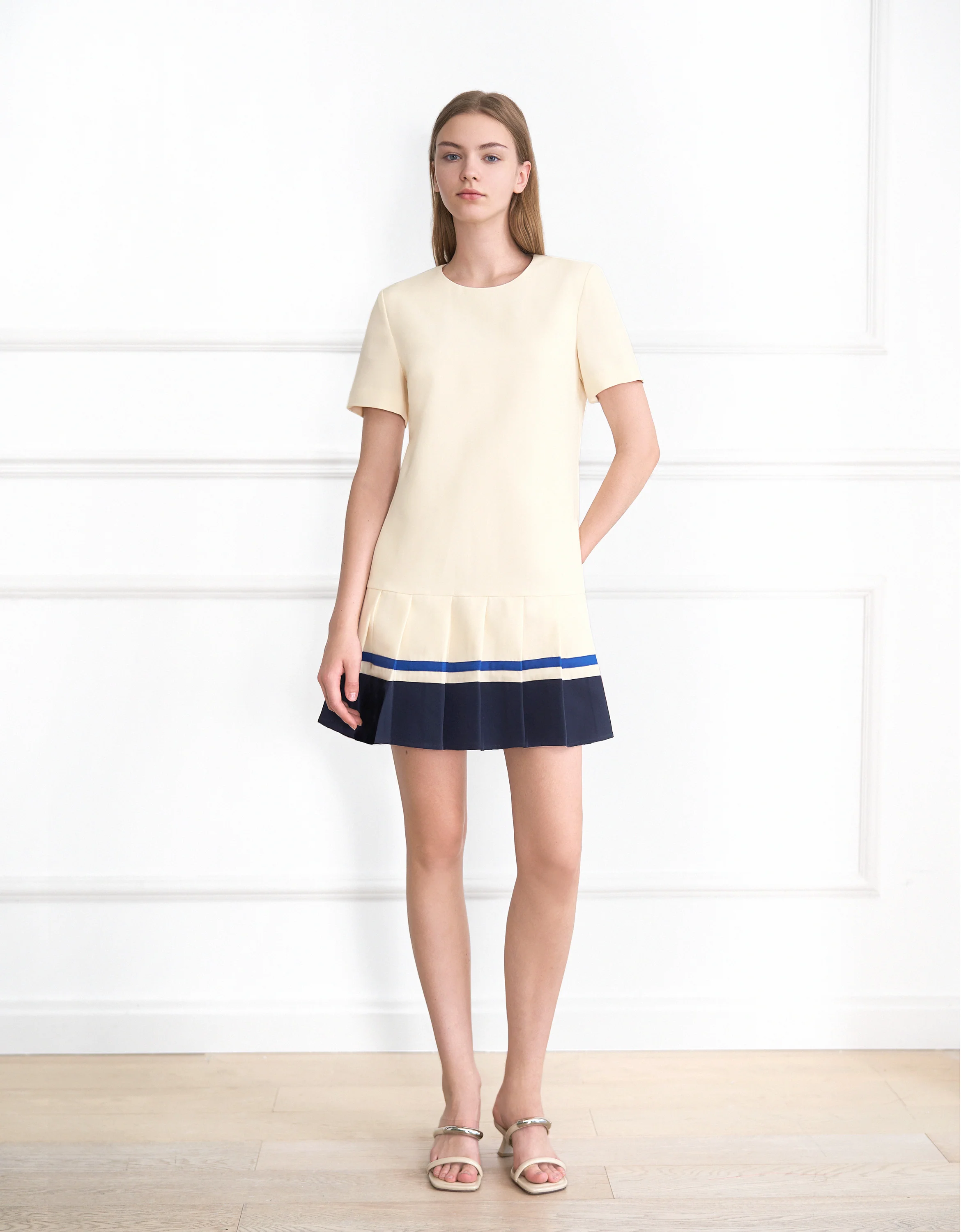 Contrast Pleated Hem Short Sleeve Dress - Image 3