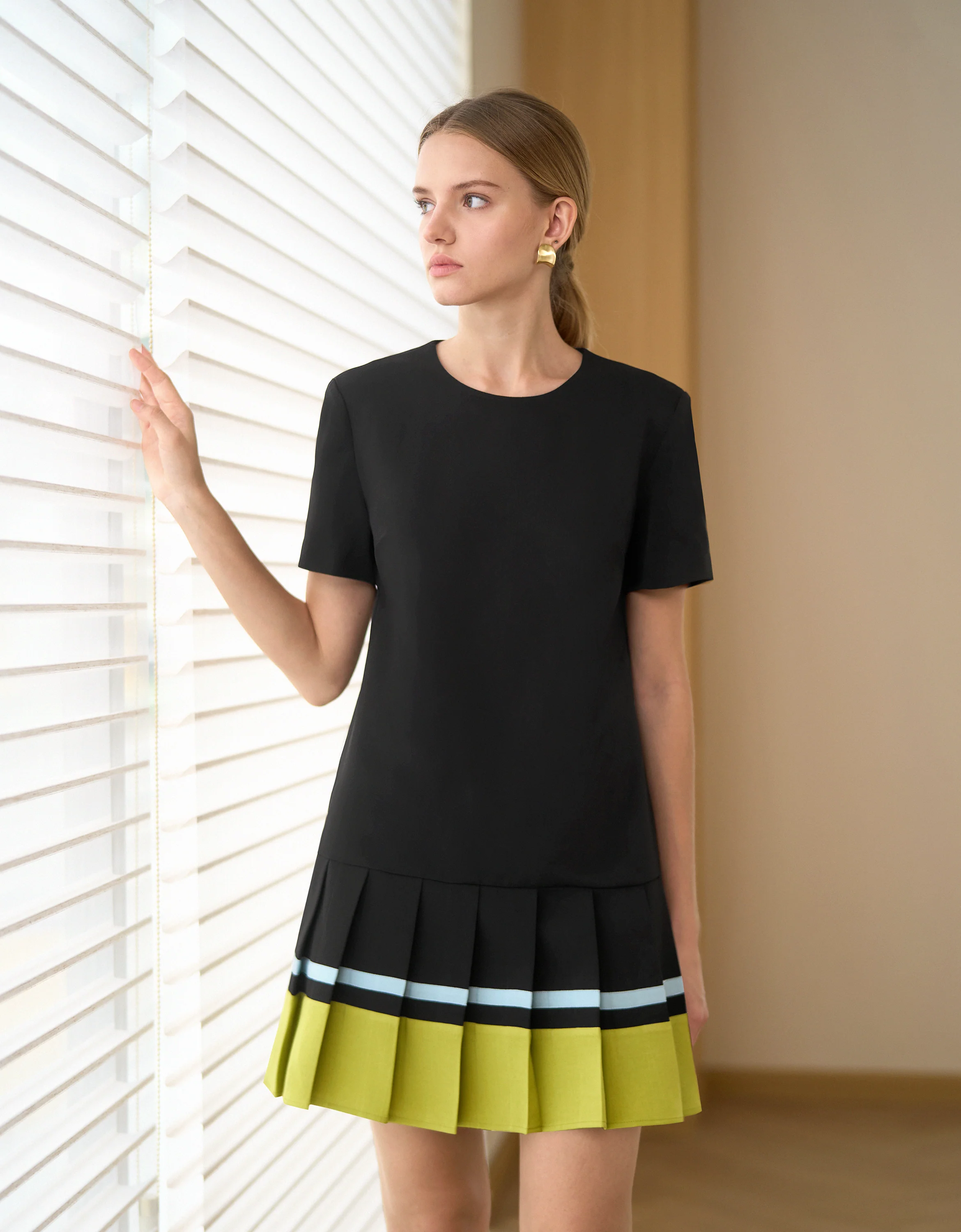 Contrast Trim Pleated Hem Short Sleeve Dress