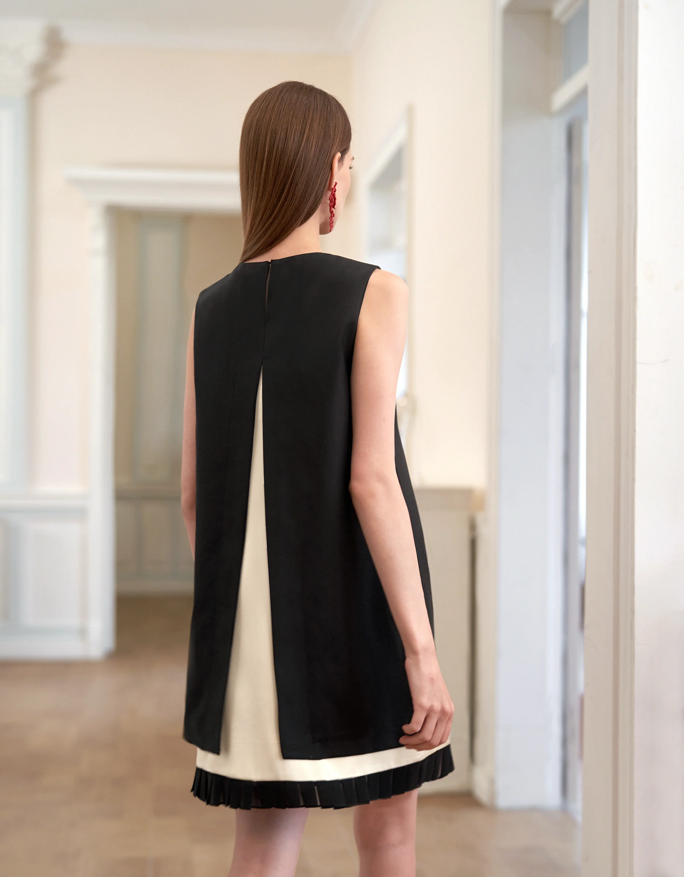 Contrast Trim Pleated Hem Sleeveless Dress - Image 2