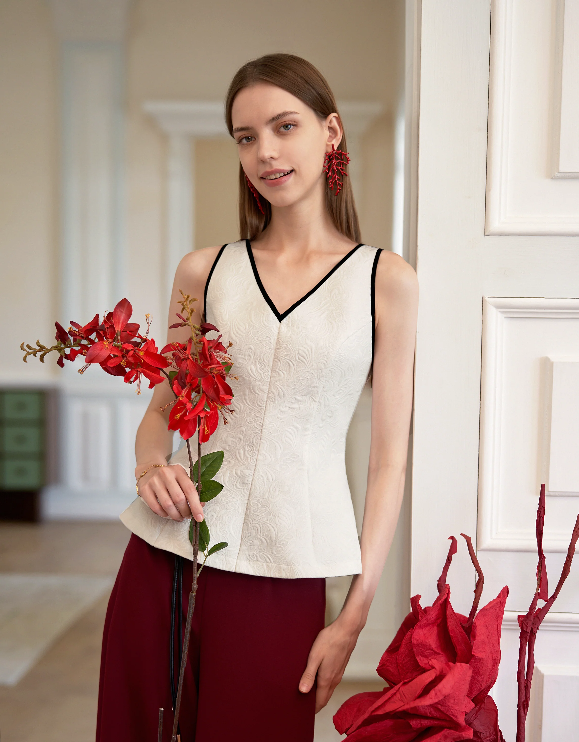 Contrast Trims Flared Hem Sleeveless Jacquard Top - Image 2