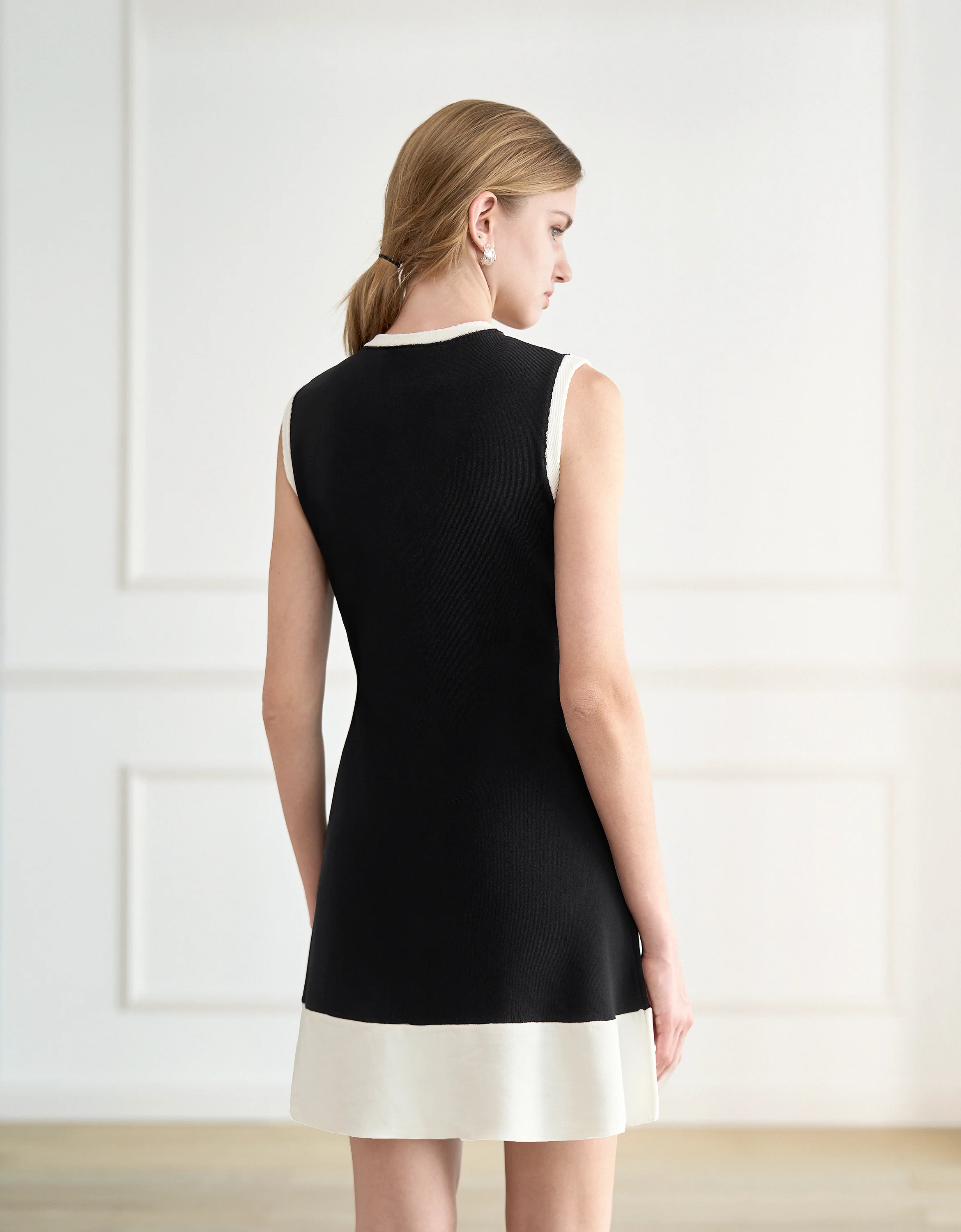 Contrast Trims Round Neck Knit Dress - Image 3