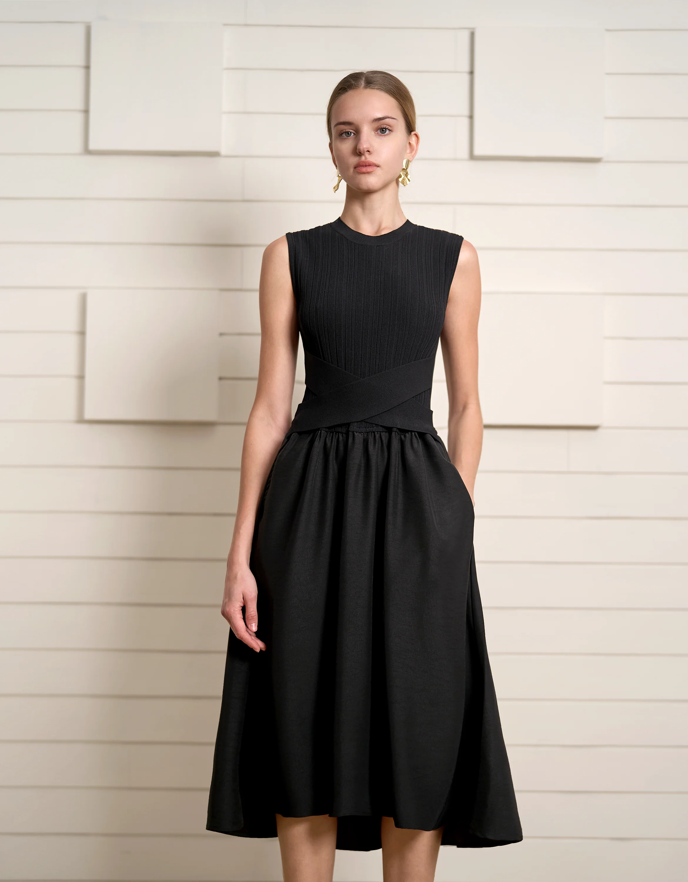 Cross-strap Waist Round Neck Midi Dress