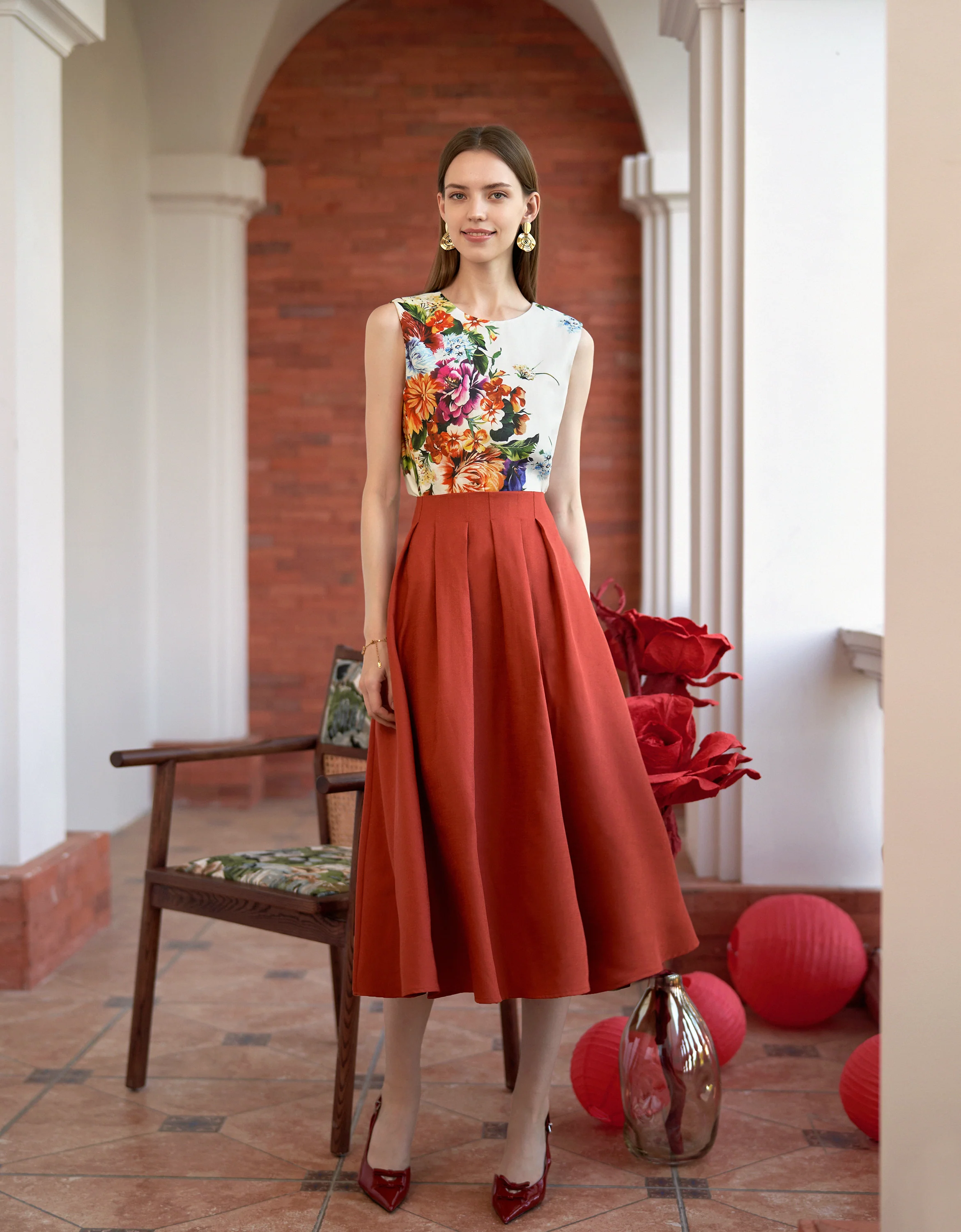 Floral Print Round Neck Sleeveless Top - Image 2