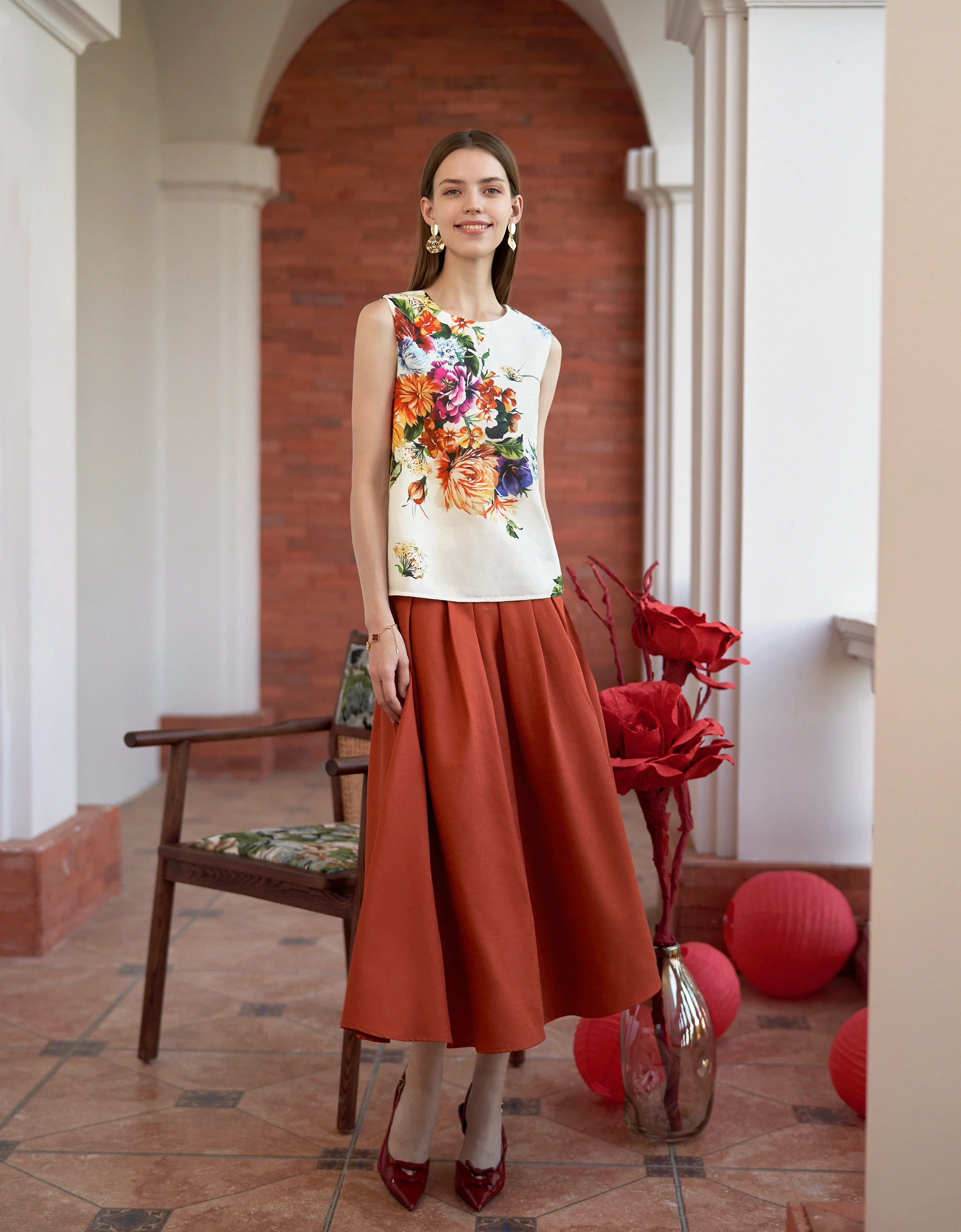 Floral Print Round Neck Sleeveless Top - Image 4