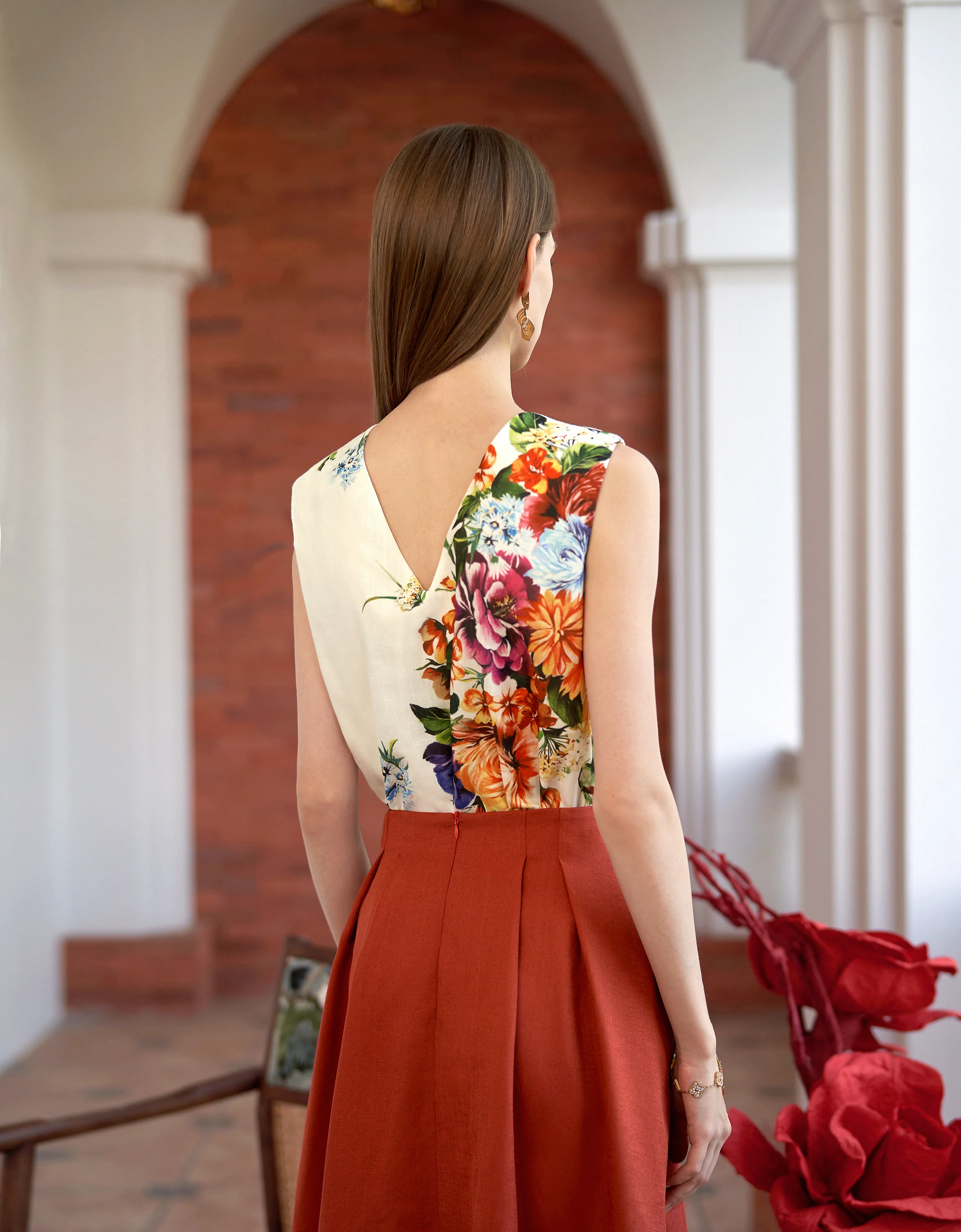 Floral Print Round Neck Sleeveless Top - Image 5