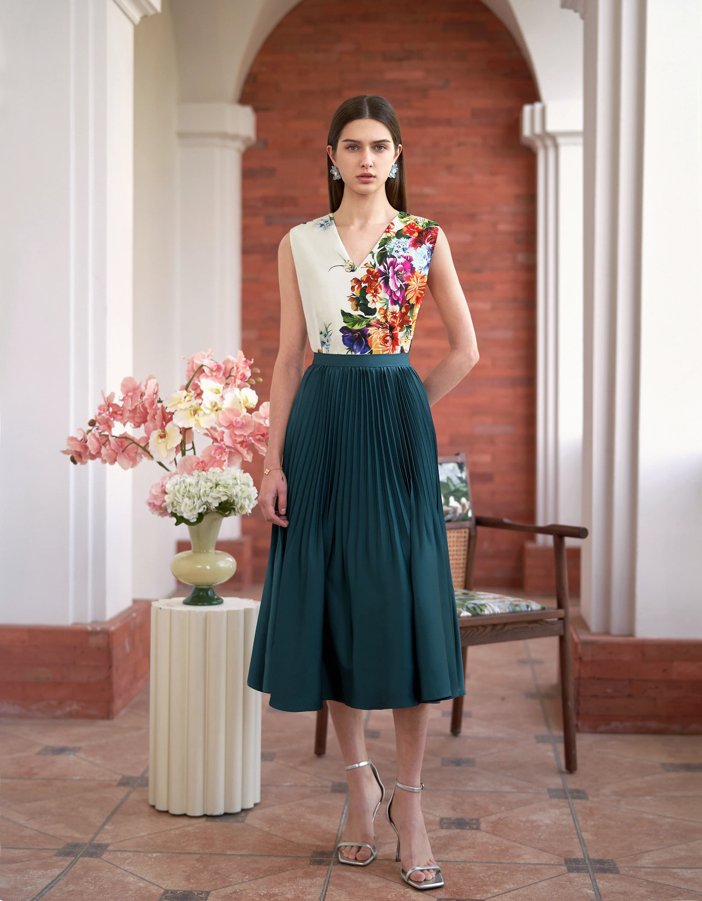 Floral Print Round Neck Sleeveless Top - Image 7