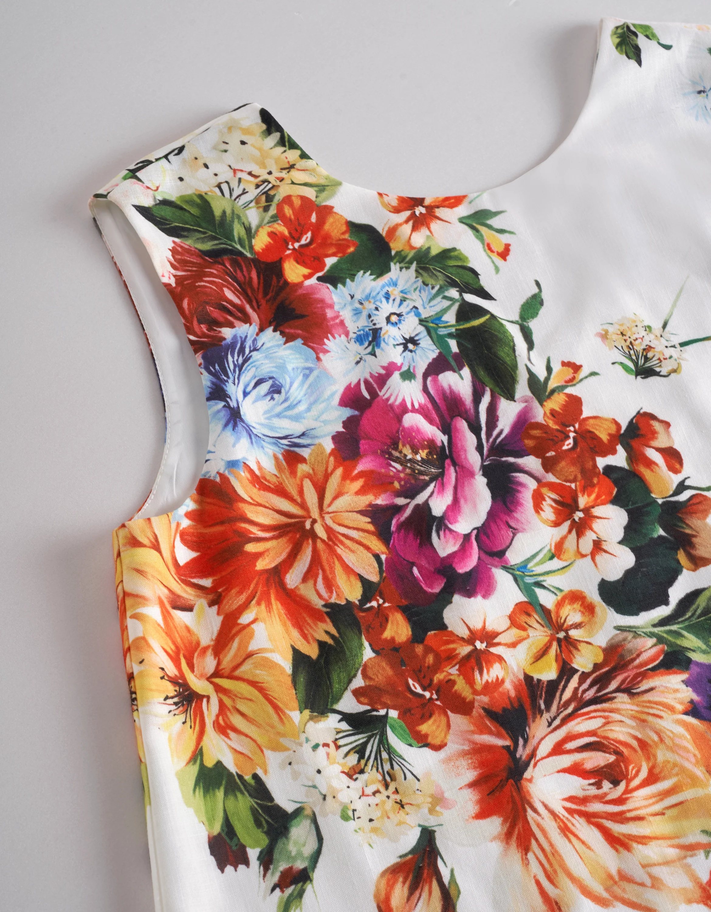Floral Print Round Neck Sleeveless Top - Image 8