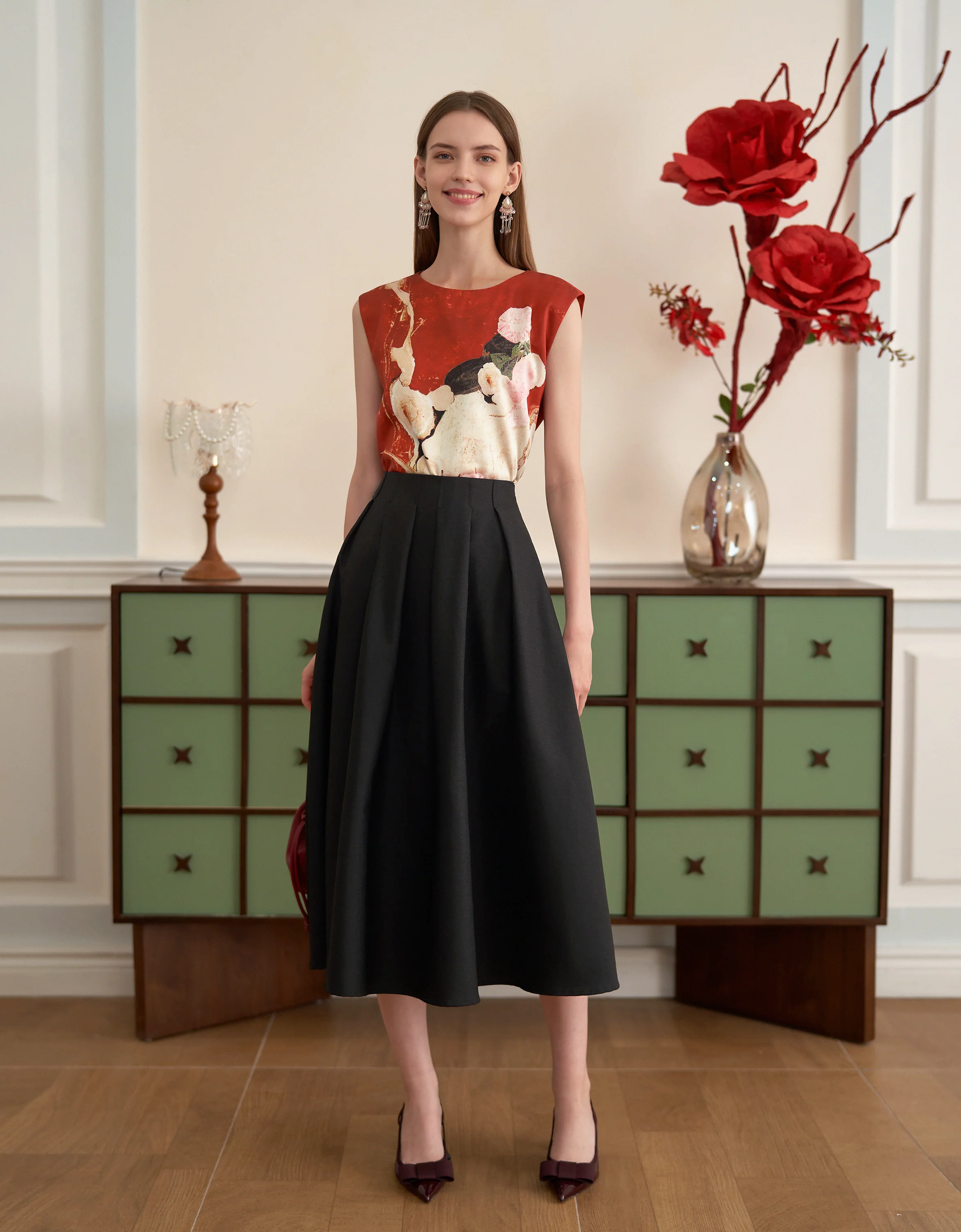 Floral Print Round Neck Sleeveless Top - Image 2