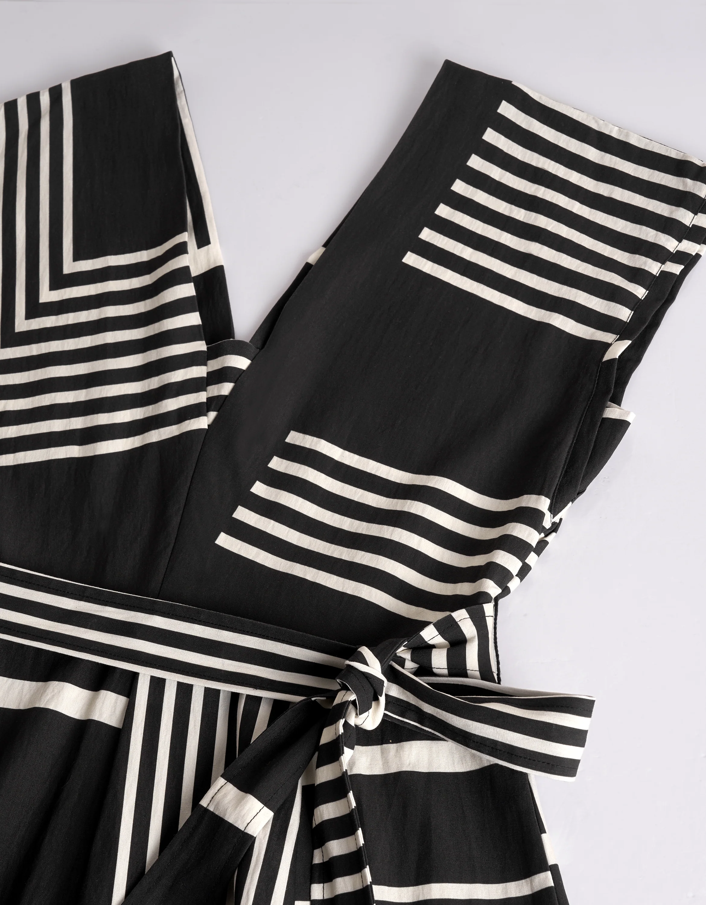 Geometric Print V-neck Midi Dress - Image 6