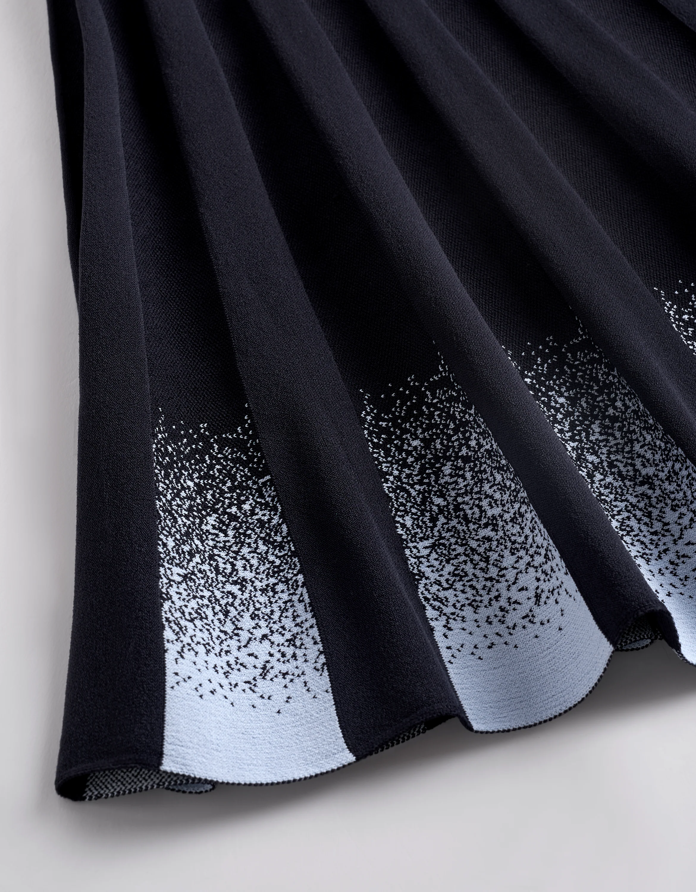 Gradient Pleated Hem Sleeveless Dress - Image 8