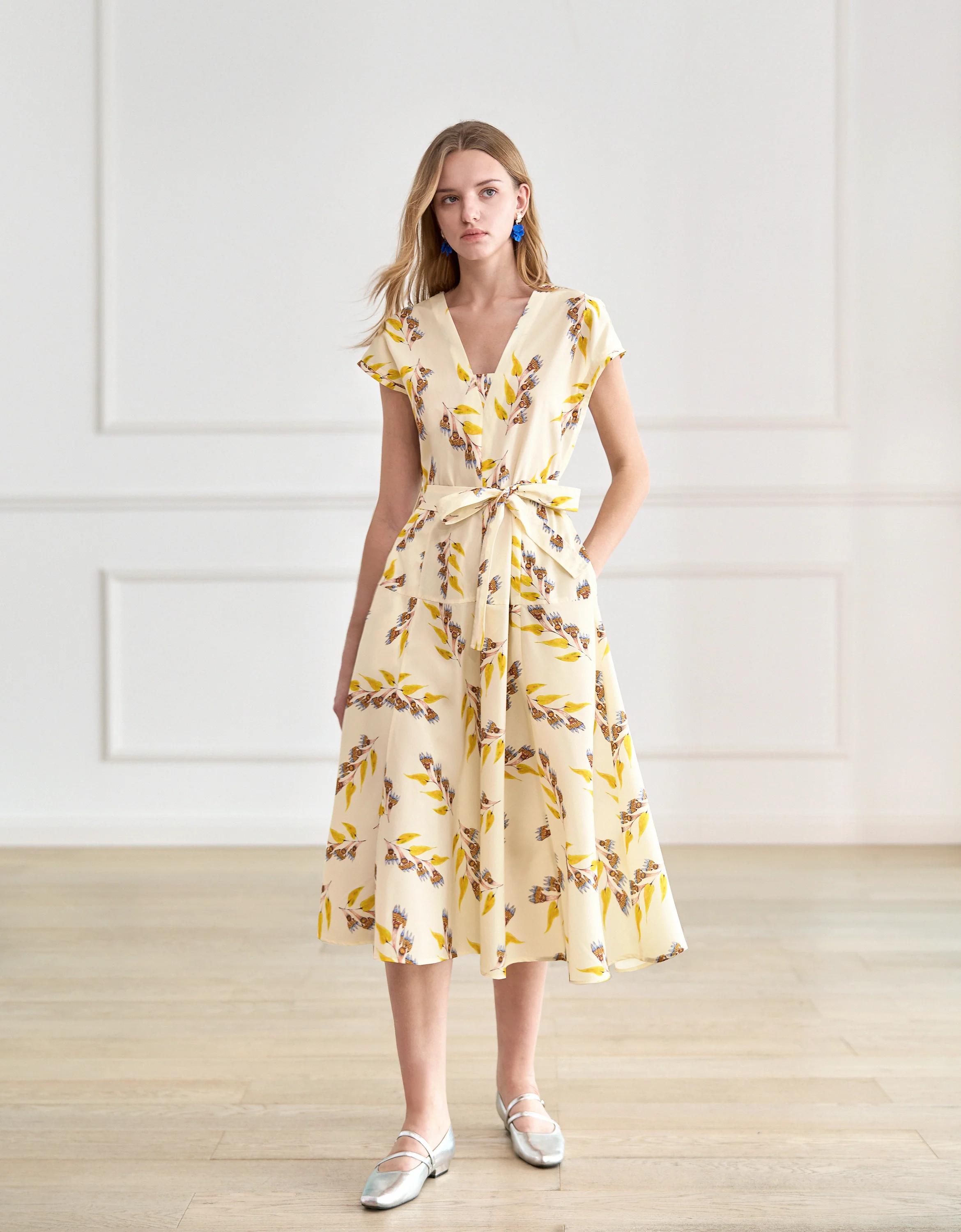 Leaf Print V-neck Midi Dress - Image 2
