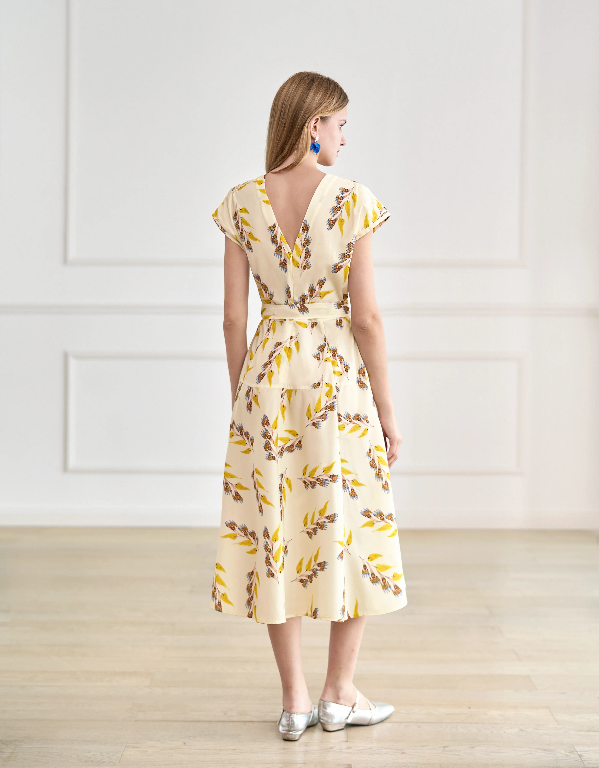 Leaf Print V-neck Midi Dress - Image 3
