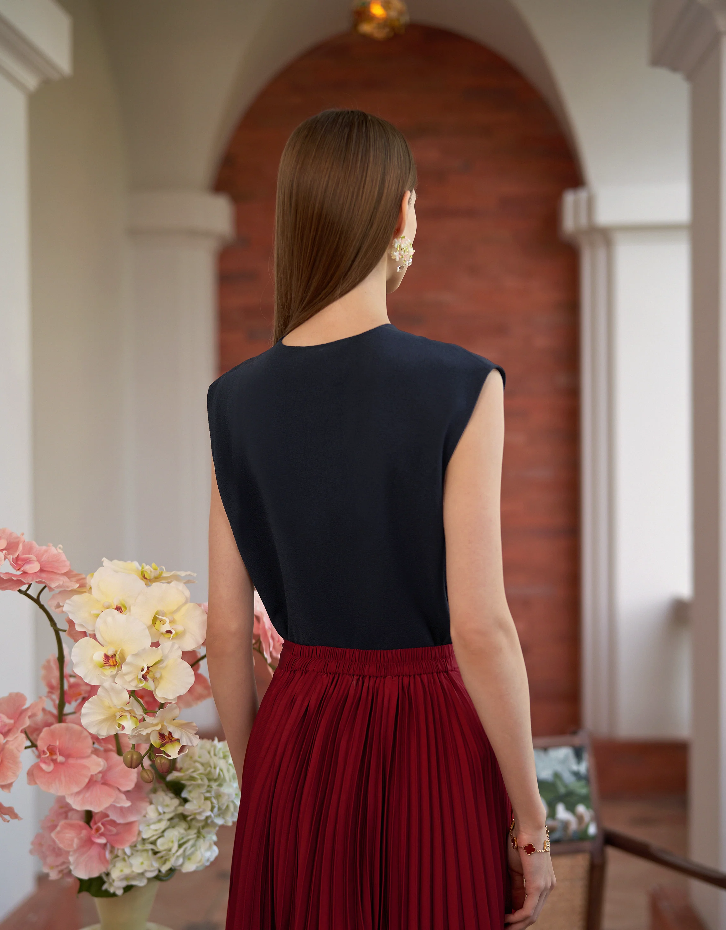 Mini-Cap Sleeveless V-Neck Top - Image 4
