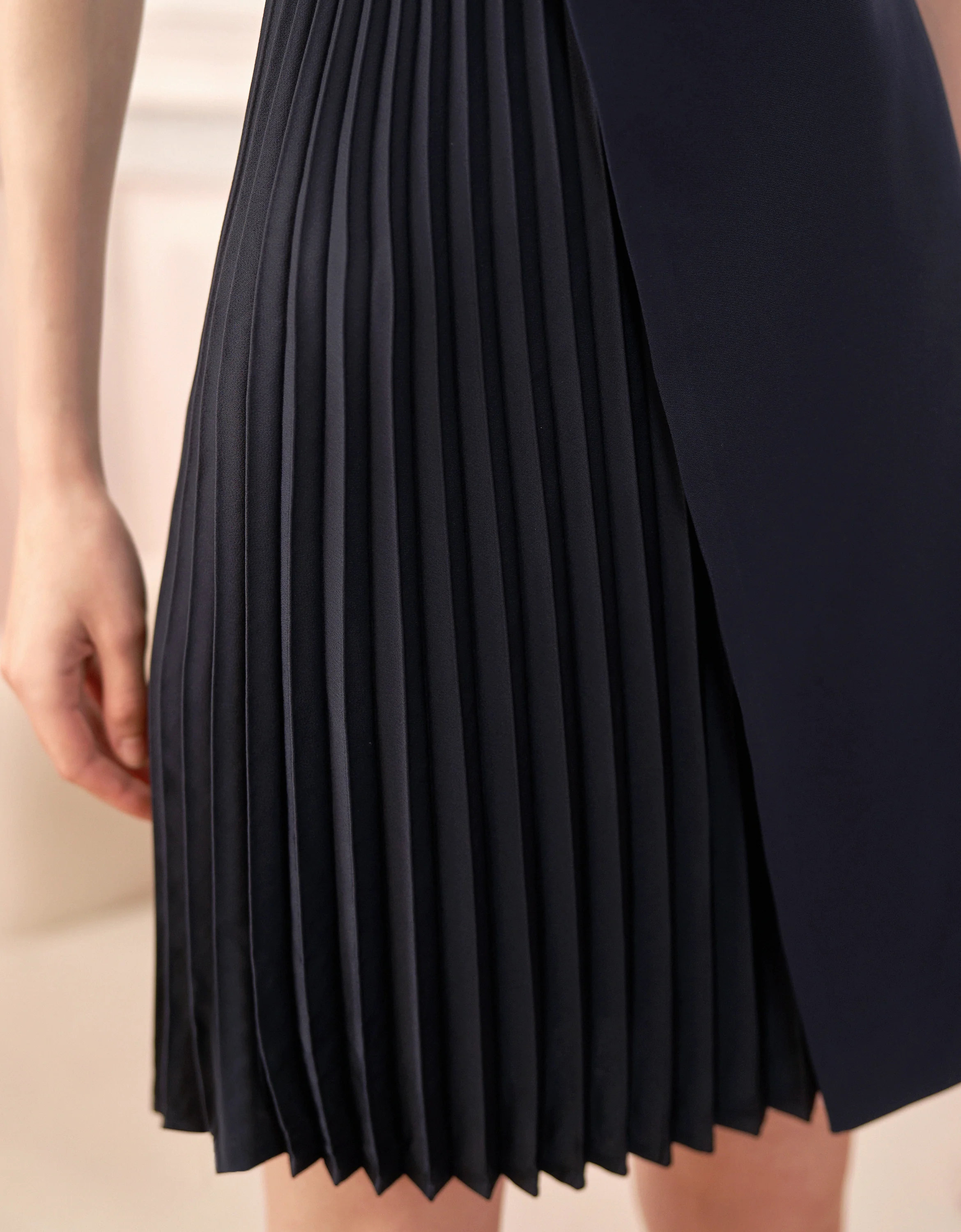Round Neck Sleeveless Asymmetric Pleated Dress - Image 12