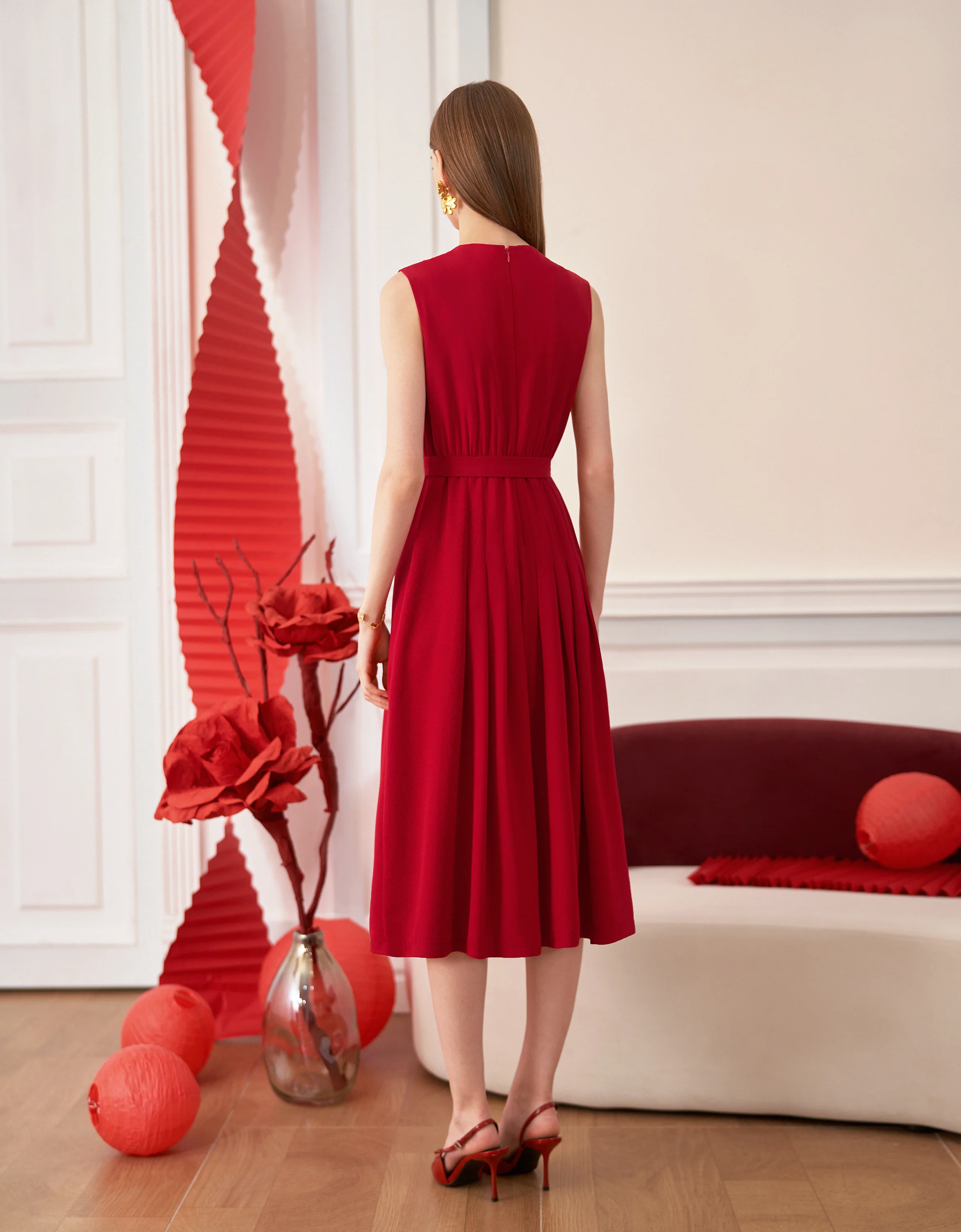Round Neck Sleeveless Pleated Dress - Image 10
