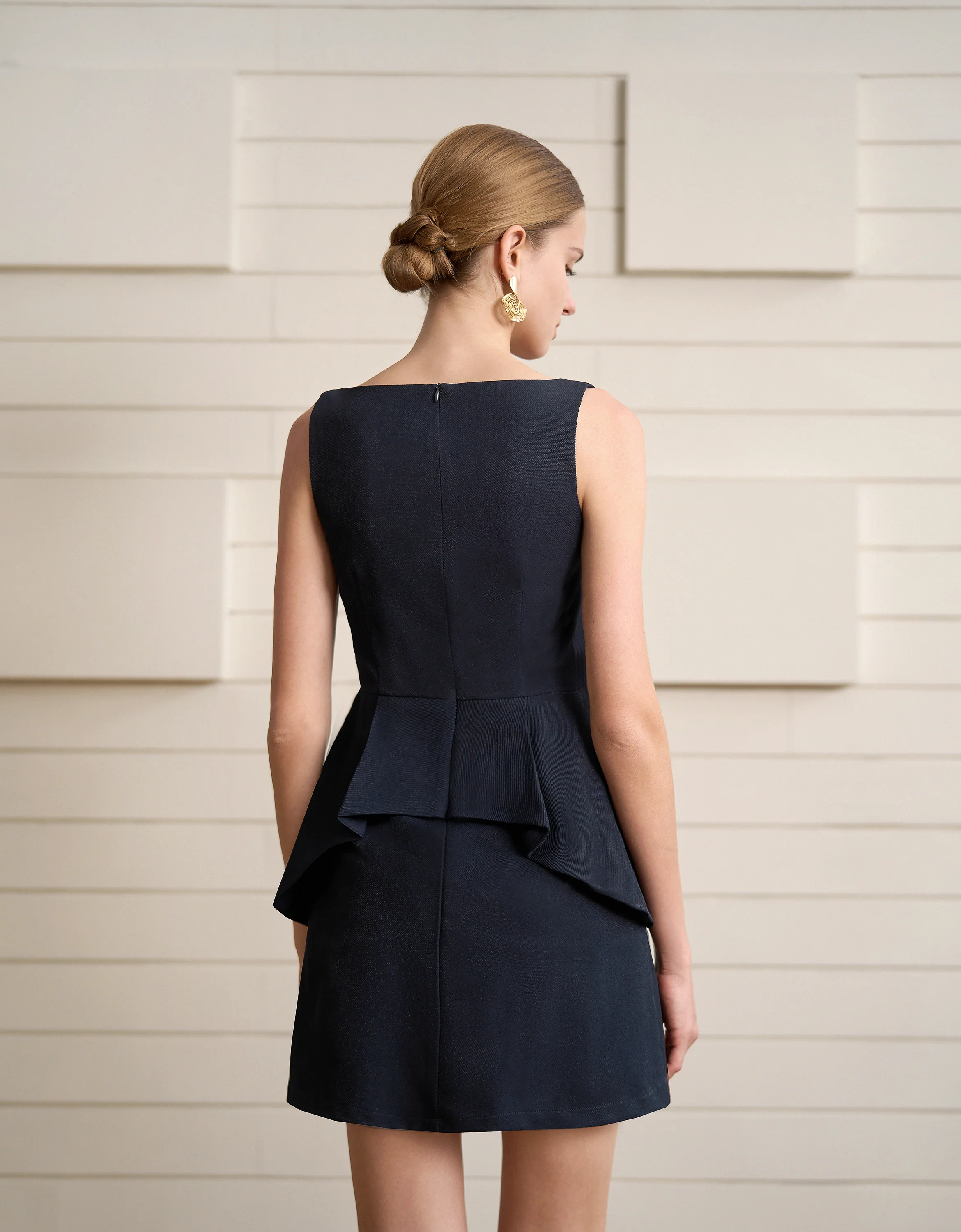 Ruffled Detail Boat Neck Sleeveless Dress - Image 3
