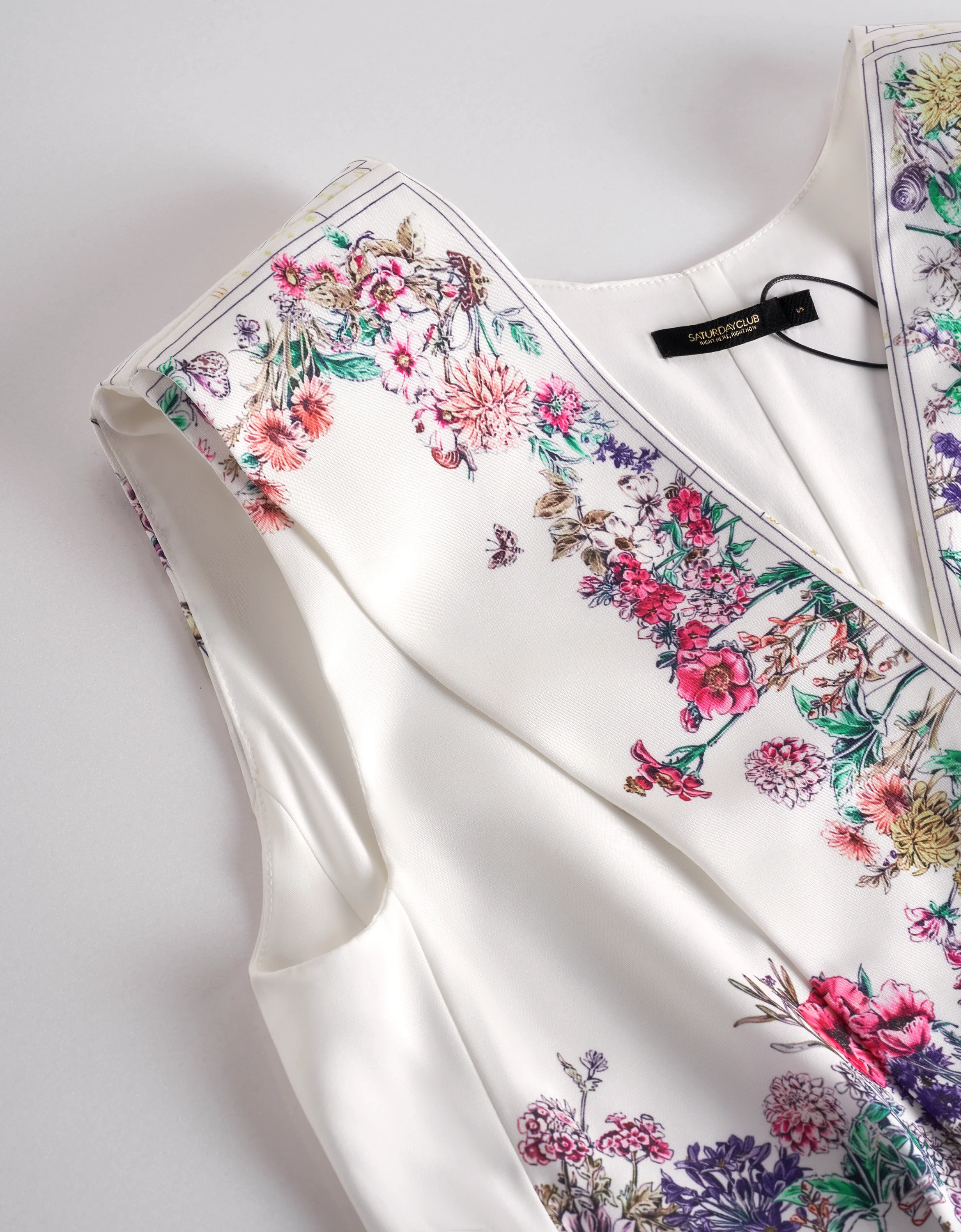 Ruffled Hem Sleeveless Floral Cropped Top - Image 9