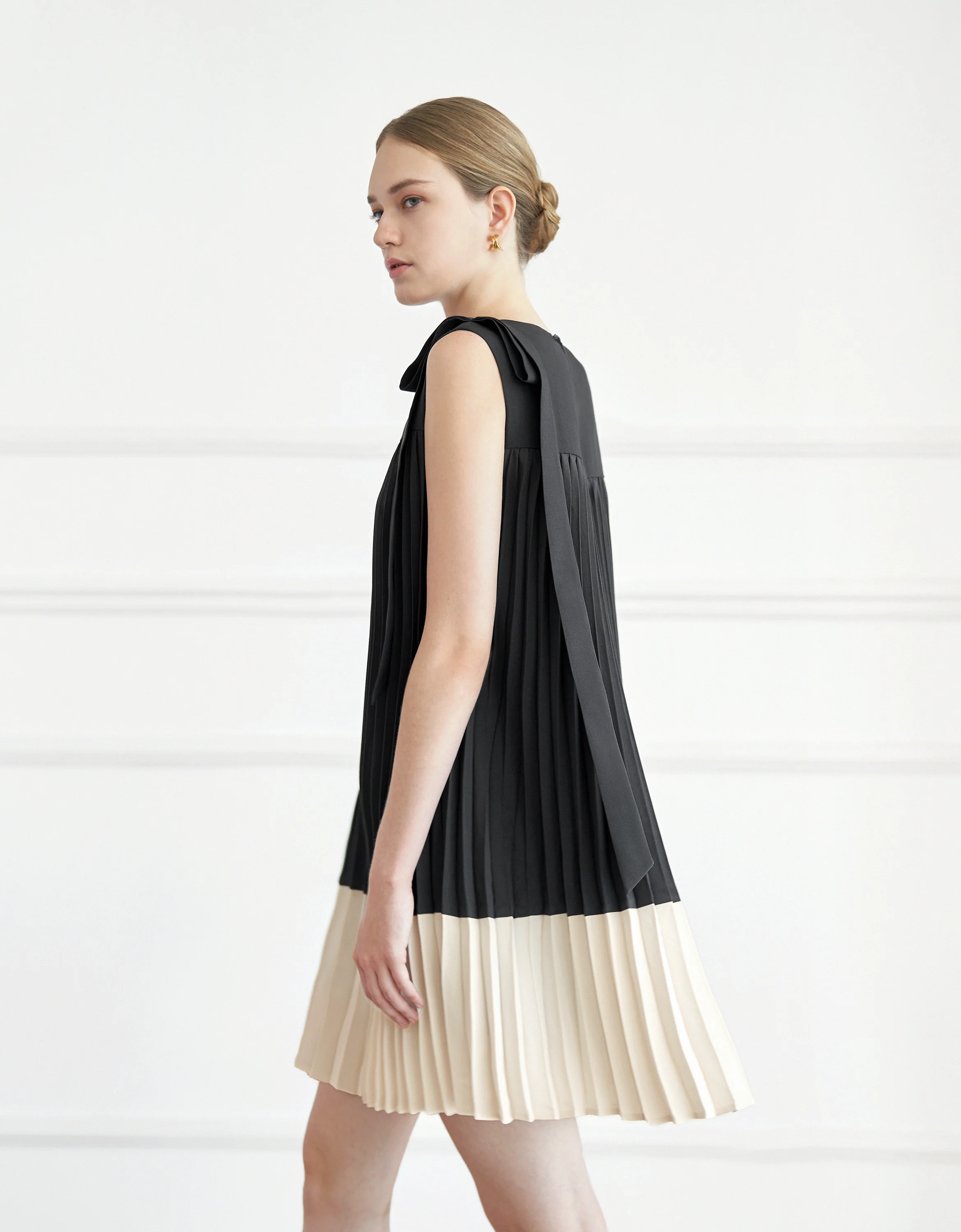 Shoulder Bow Contrast Hem Pleated Dress - Image 2