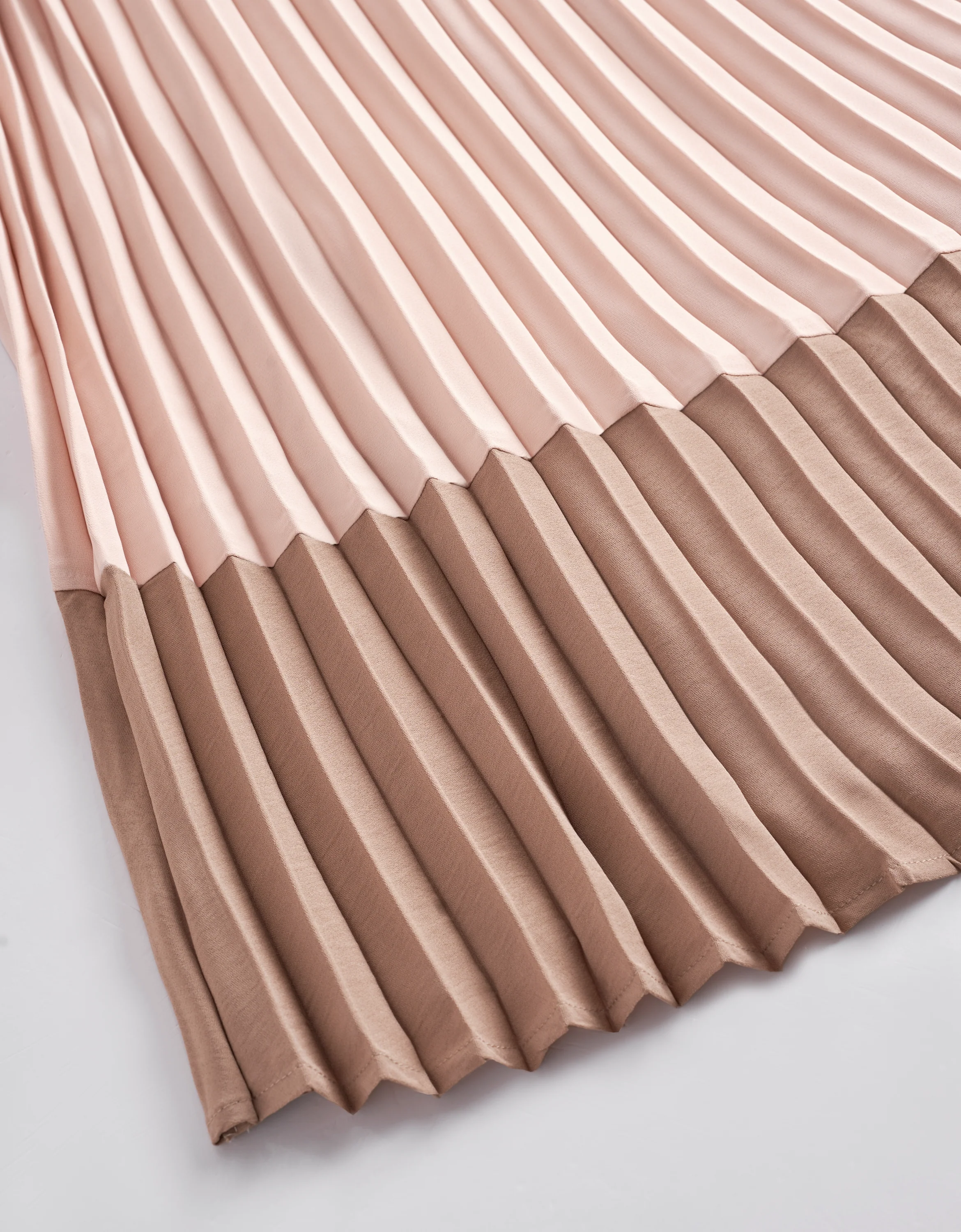 Shoulder Bow Contrast Hem Pleated Dress - Image 7
