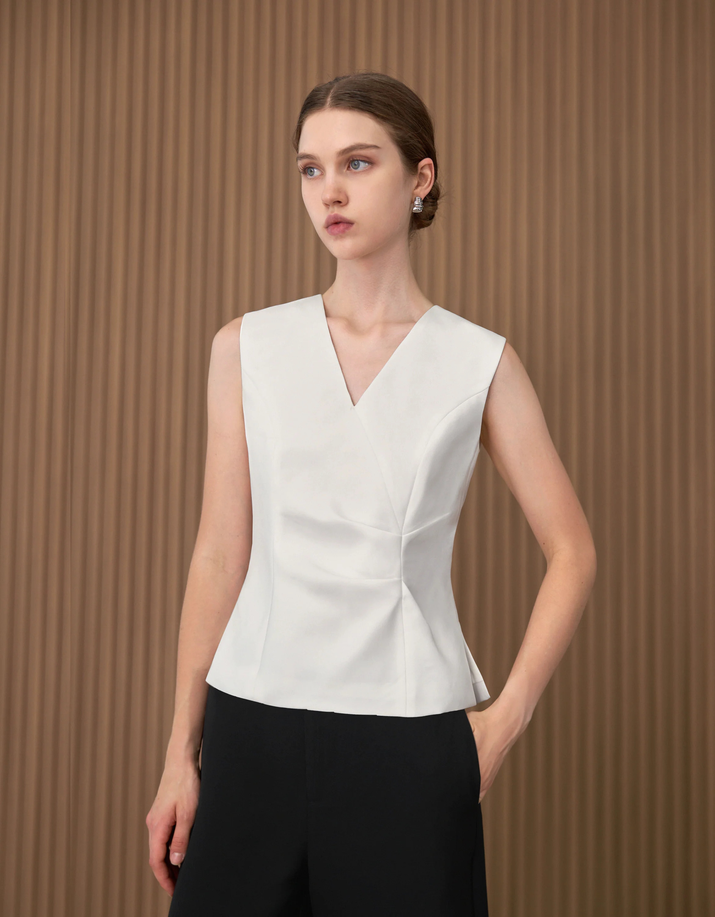 Sleeveless V-neck Pleated Top - Image 12