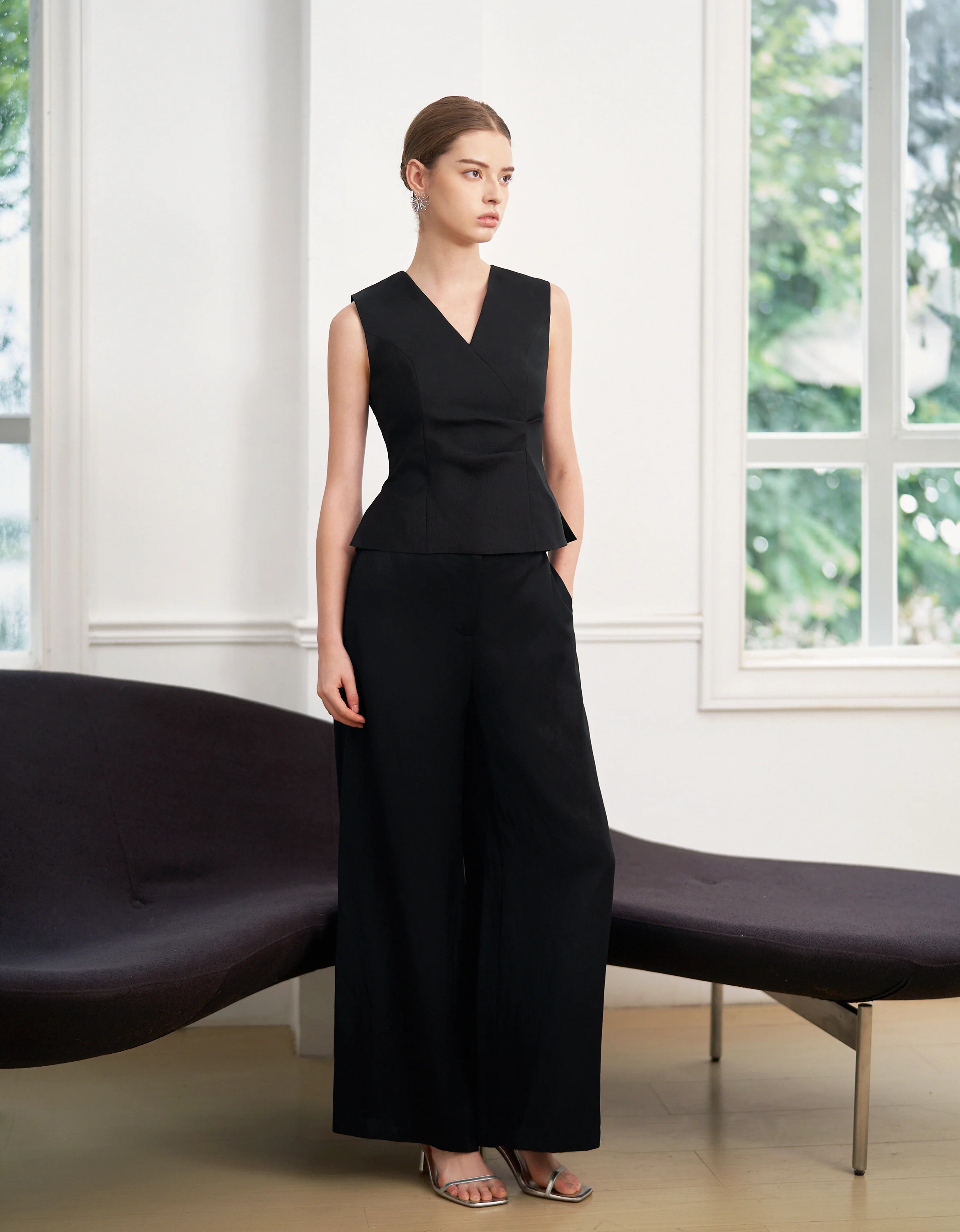 Sleeveless V-neck Pleated Top - Image 2