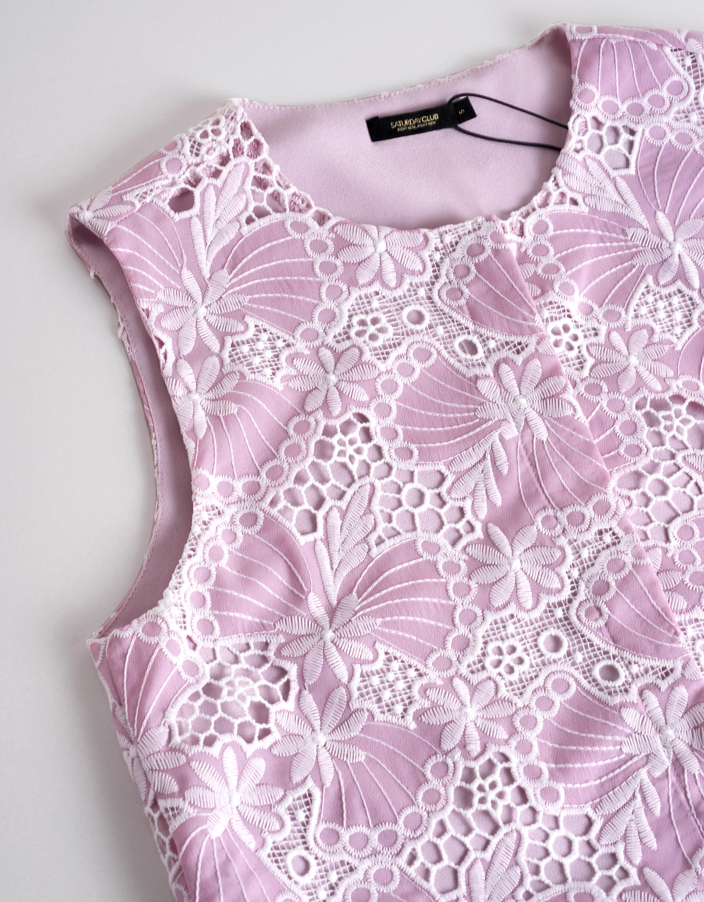 Two-tone Cutwork Embroidery Sleeveless Cropped Top - Image 17