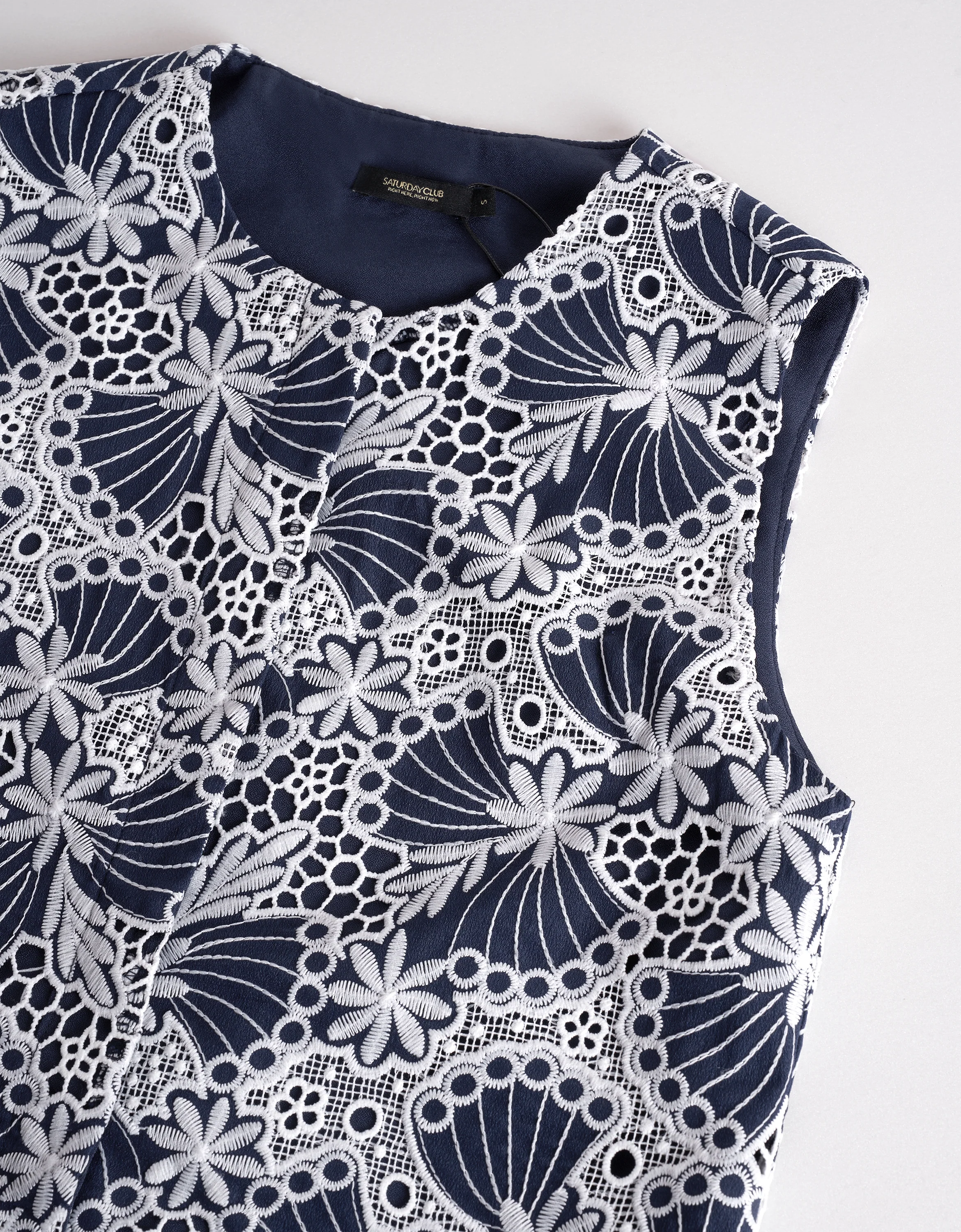 Two-tone Cutwork Embroidery Sleeveless Cropped Top - Image 8