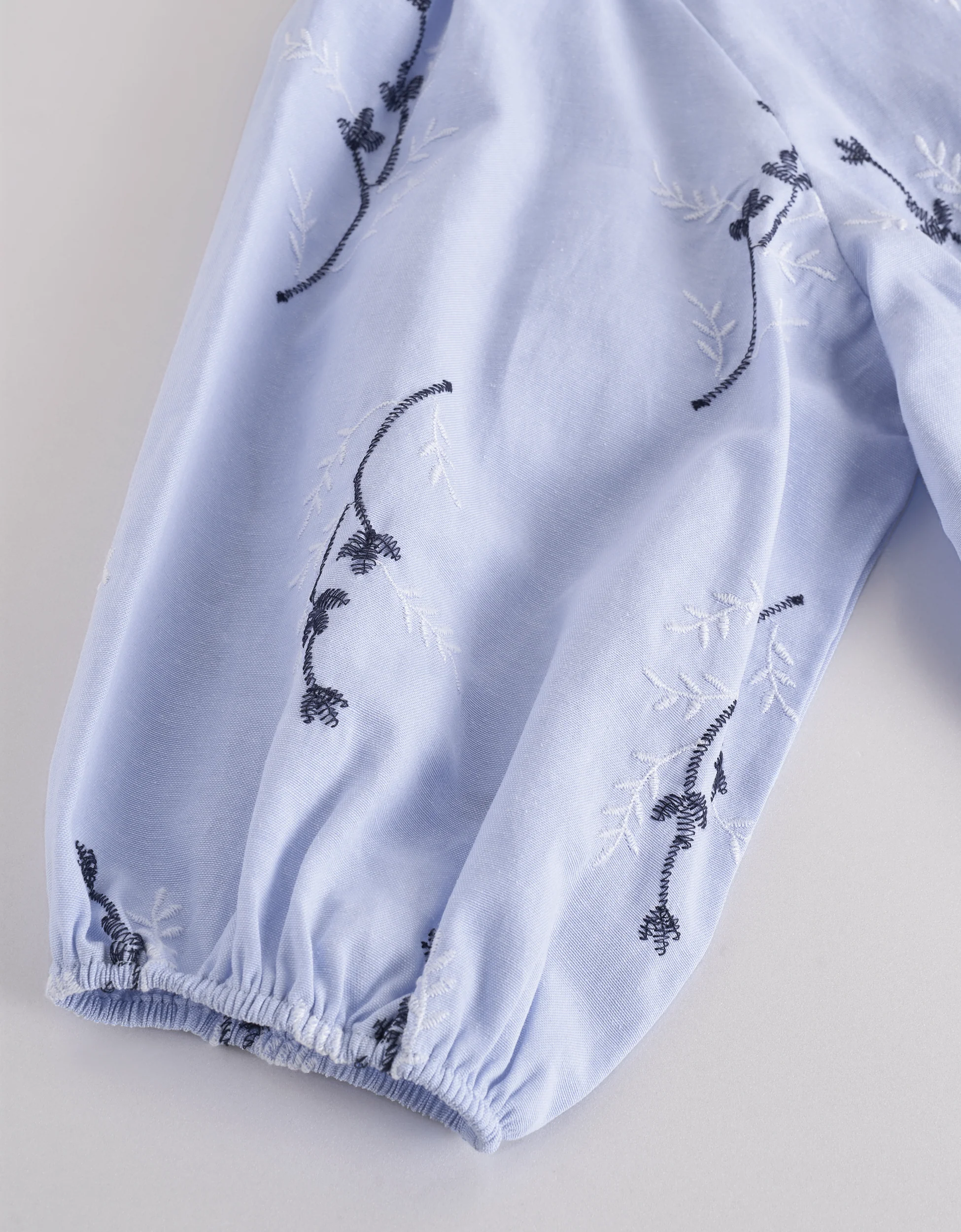 Two-tone Embroidered Short Dress - Image 7