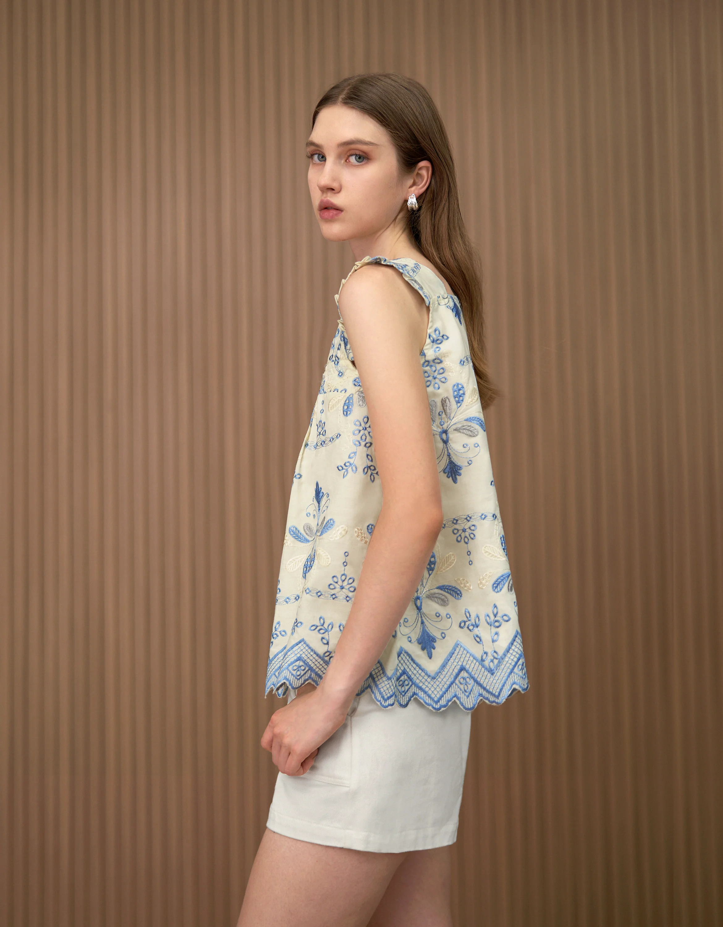 Two-tone Embroidered Sleeveless Top - Image 4