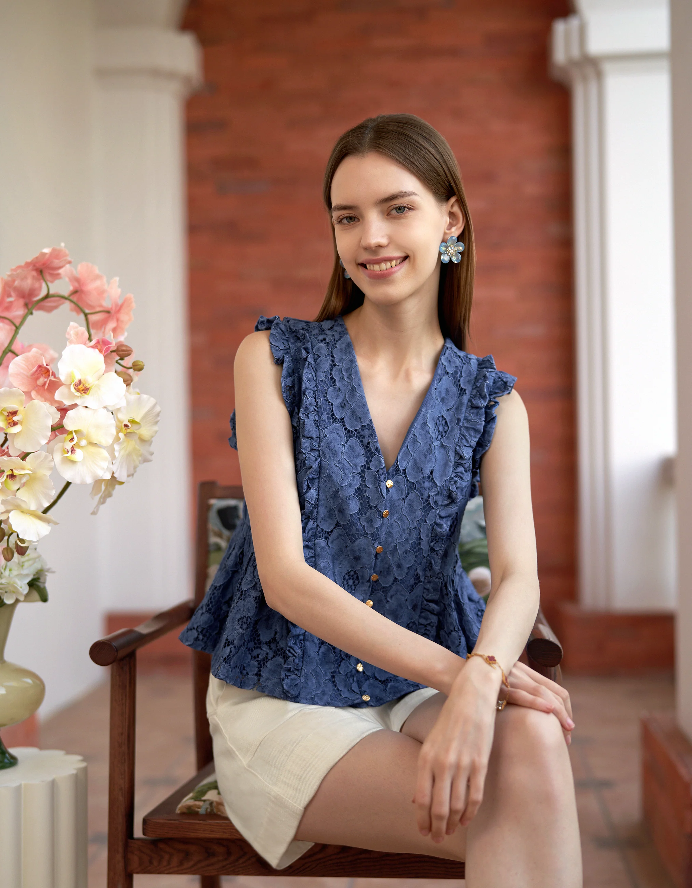 V-neck Sleeveless Ruffled Lace Top - Image 12
