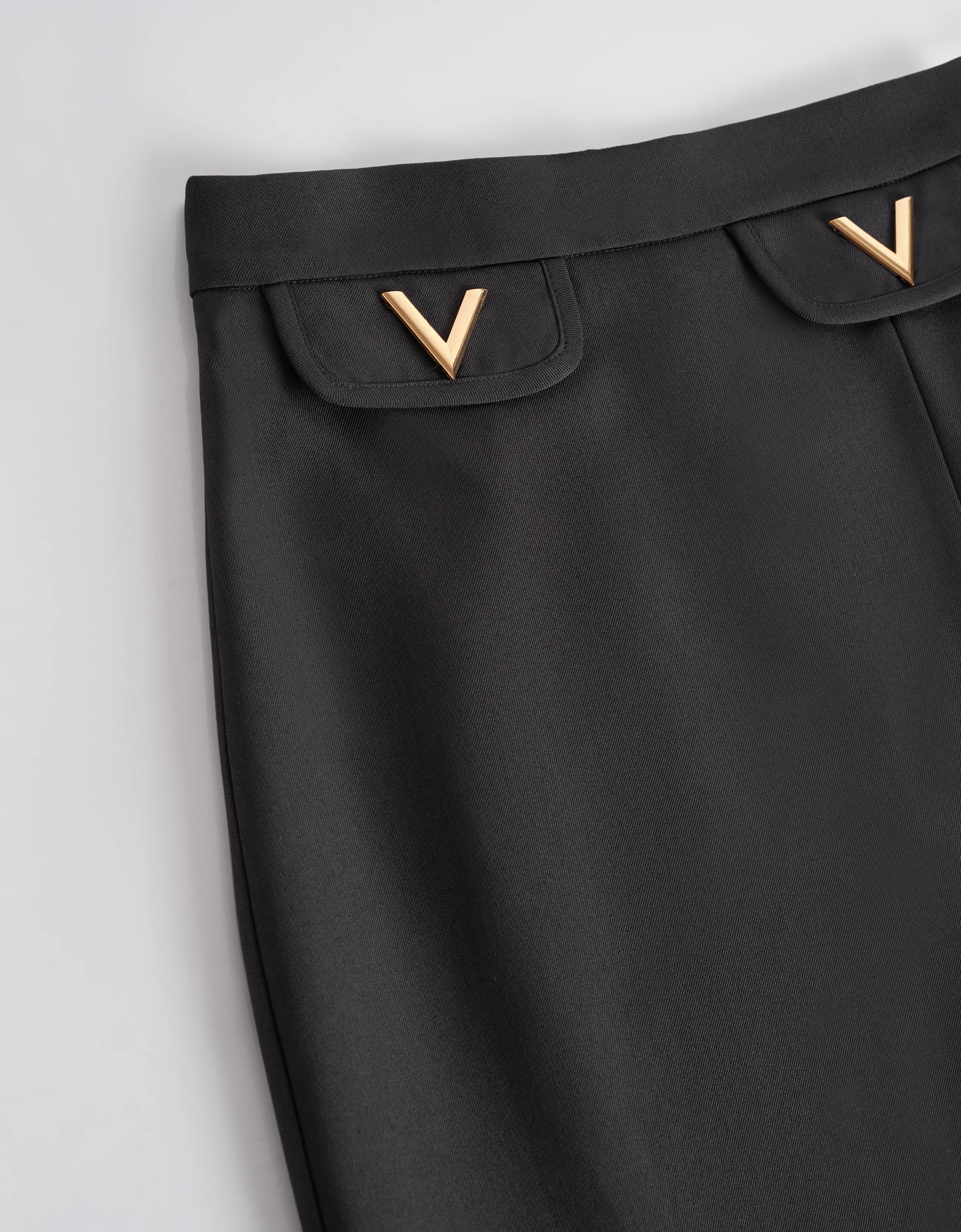 V-shaped Buckle Hem Slit Midi Skirt - Image 5