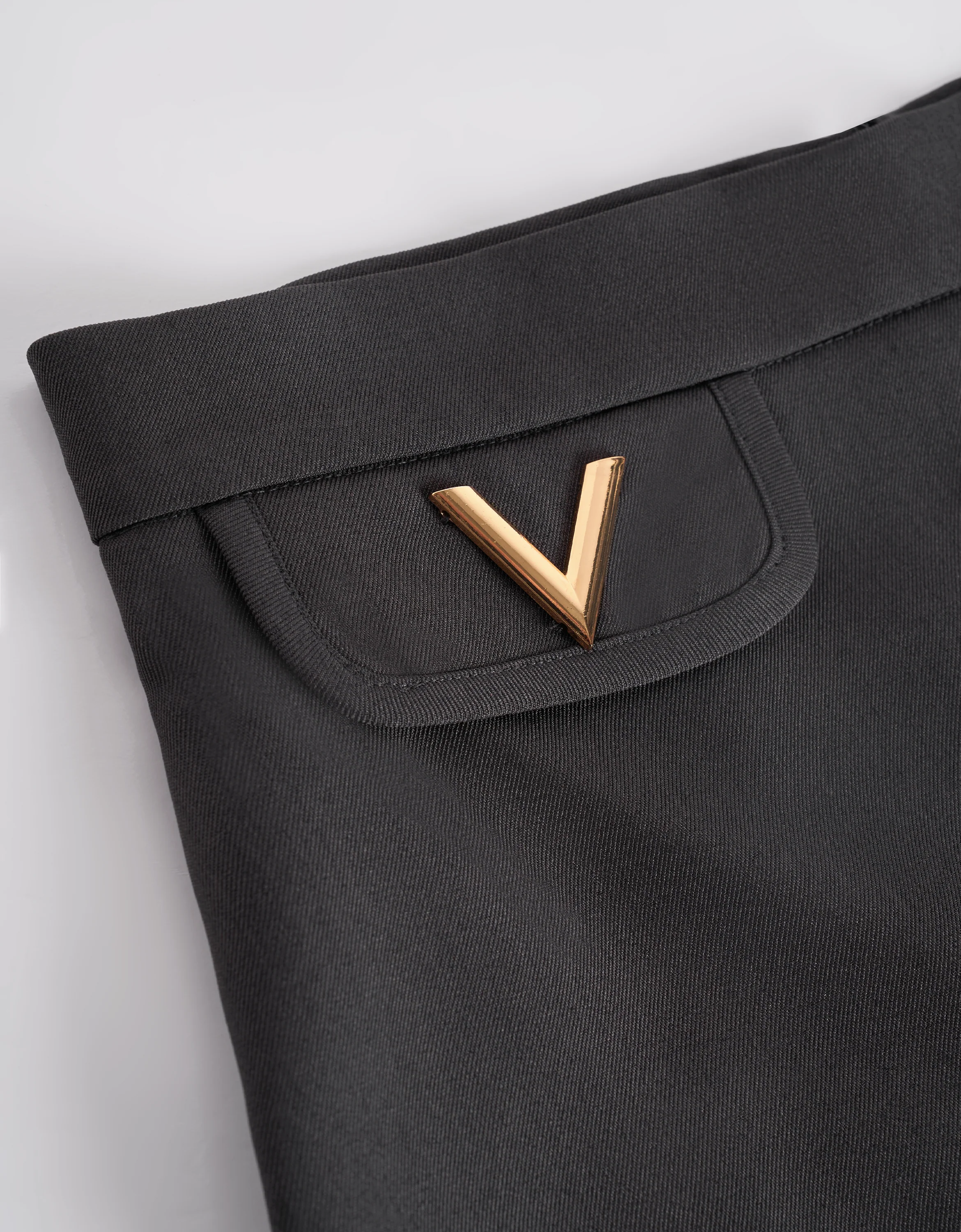 V-shaped Buckle Hem Slit Midi Skirt - Image 6